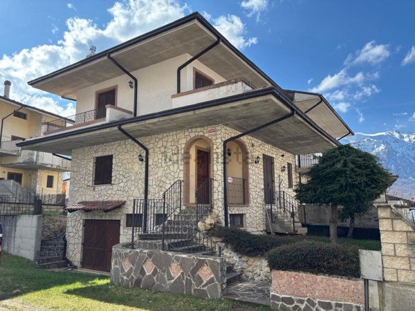 casa indipendente in vendita a Sant'Eufemia a Maiella