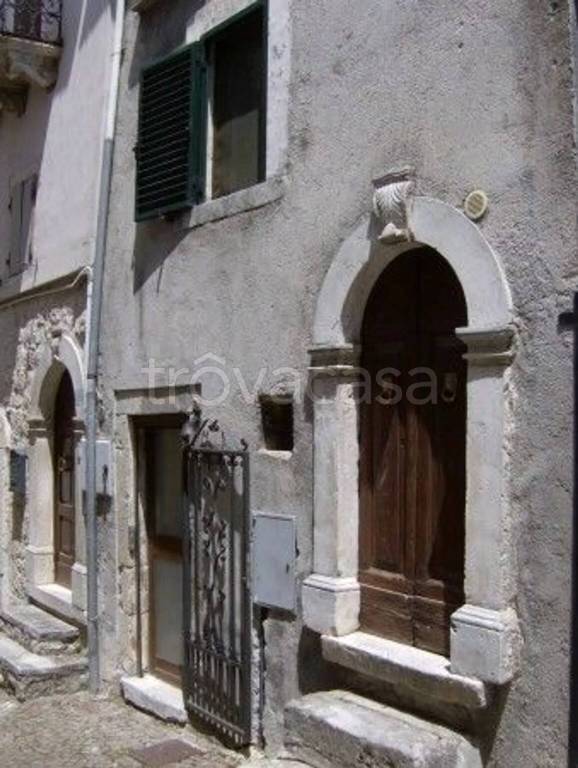 appartamento in vendita a Sant'Eufemia a Maiella in zona Roccacaramanico