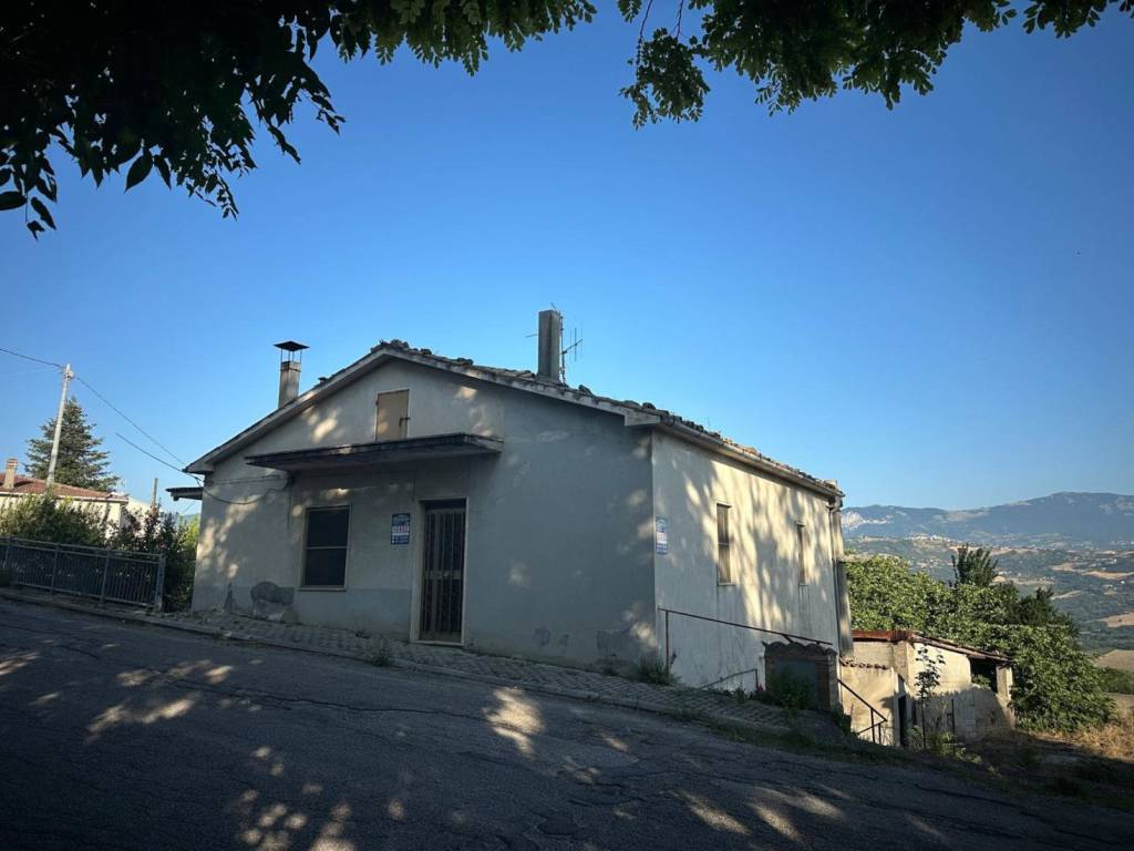 casa indipendente in vendita a San Valentino in Abruzzo Citeriore