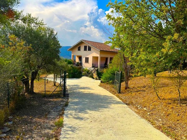 casa indipendente in vendita a San Valentino in Abruzzo Citeriore
