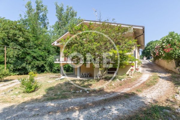 casa indipendente in vendita a San Valentino in Abruzzo Citeriore