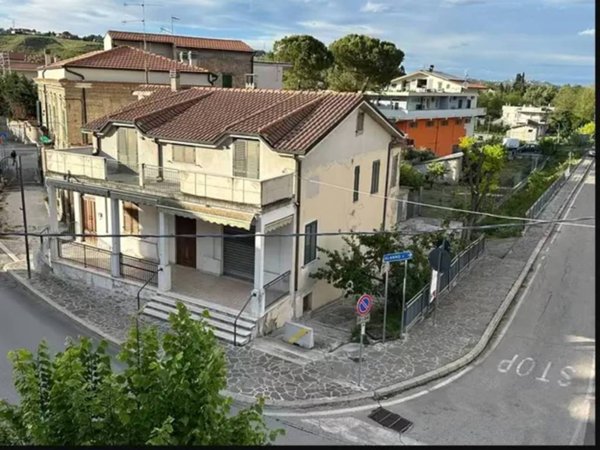 casa indipendente in vendita a Scafa