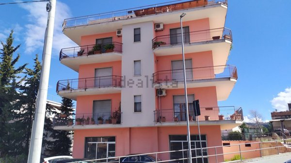 locale commerciale in vendita a Scafa