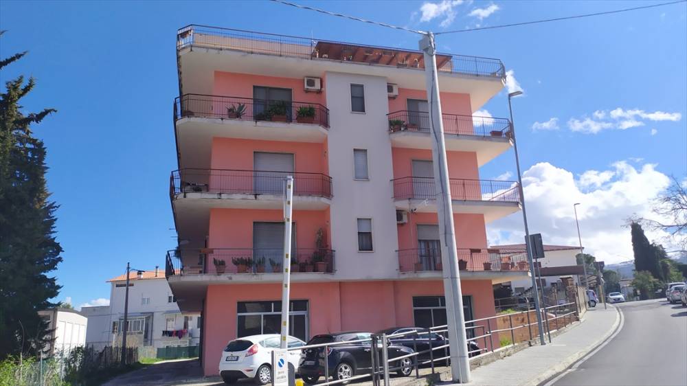 locale commerciale in vendita a Scafa