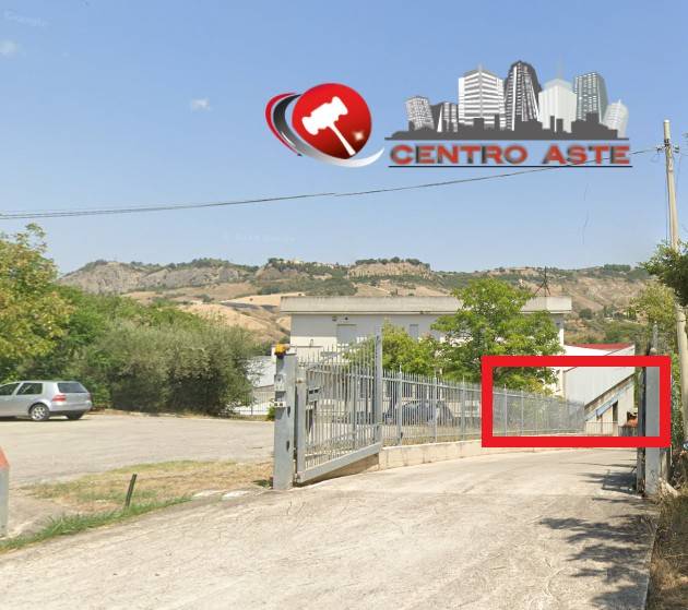 locale commerciale in vendita a Scafa