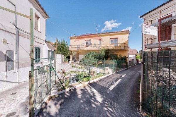 casa indipendente in vendita a Scafa
