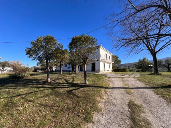 casa indipendente in vendita a Scafa