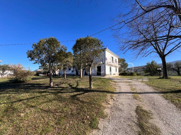 casa indipendente in vendita a Scafa