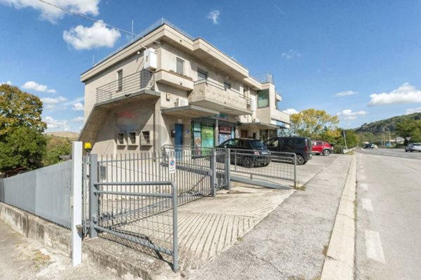 negozio in vendita a Scafa