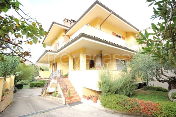 casa indipendente in vendita a Scafa