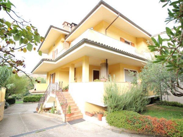 casa indipendente in vendita a Scafa