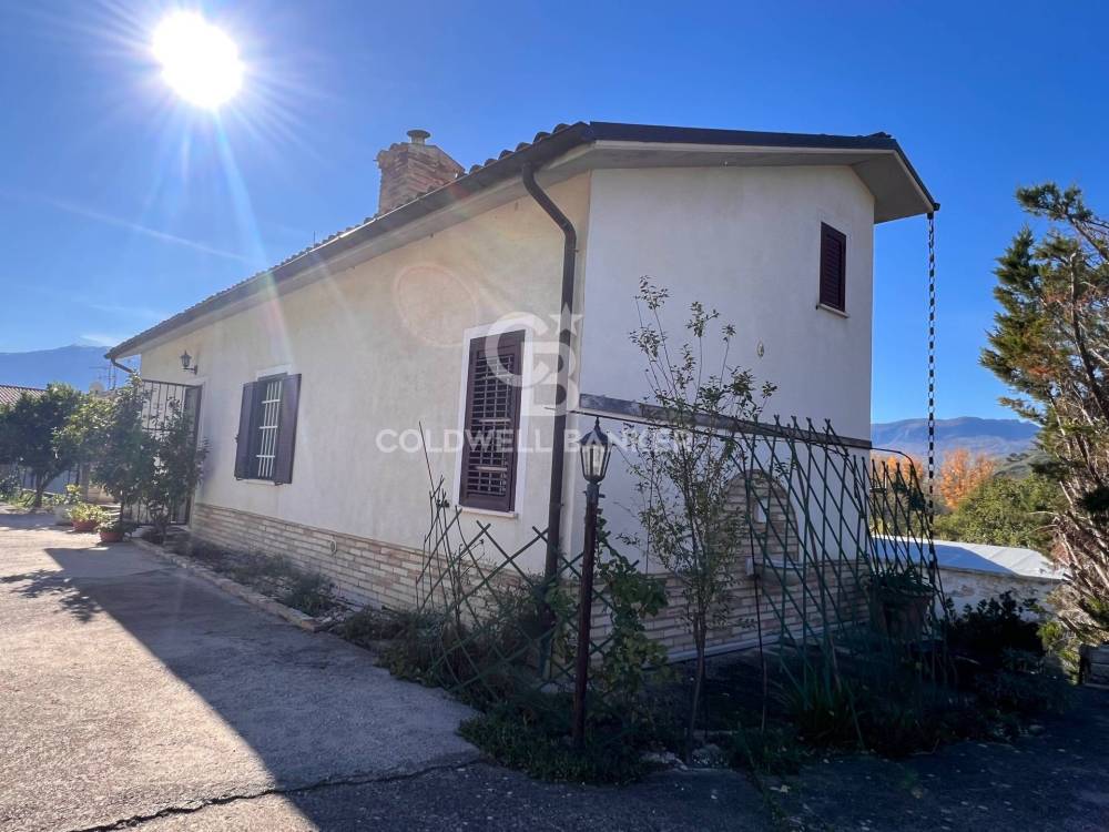 casa indipendente in vendita a Scafa