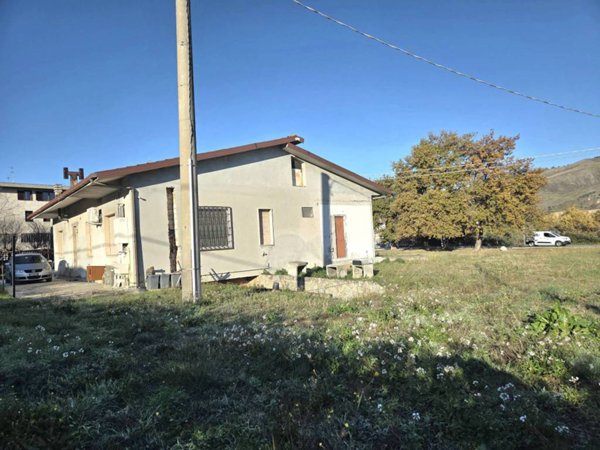 casa indipendente in vendita a Scafa in zona Zappino