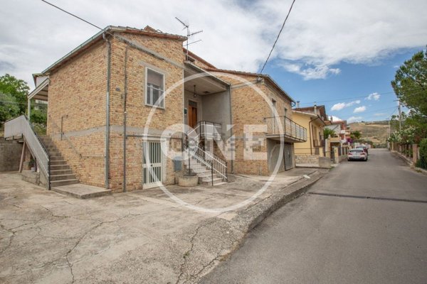 casa indipendente in vendita a Scafa in zona Marulli