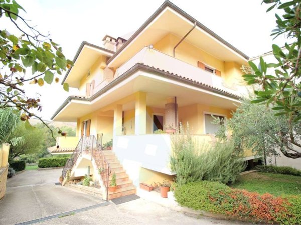 casa indipendente in vendita a Scafa