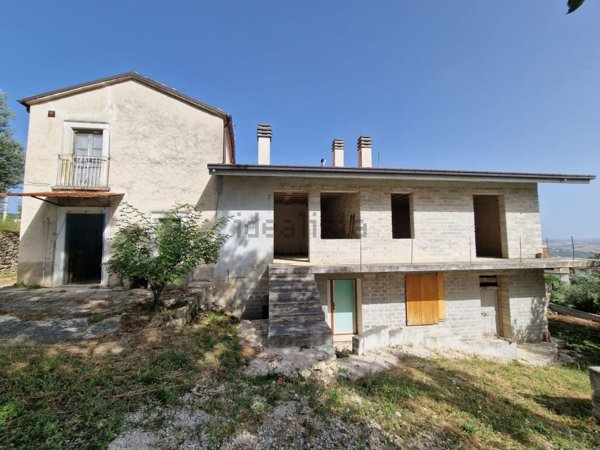 casa indipendente in vendita a Scafa in zona Colli Mampioppo