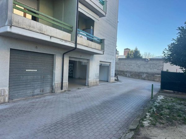 locale di sgombero in vendita a Scafa