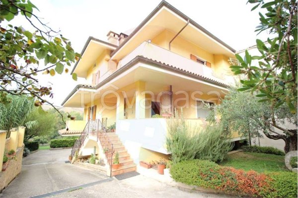 casa indipendente in vendita a Scafa