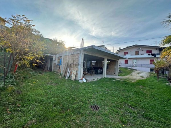 casa indipendente in vendita a Scafa