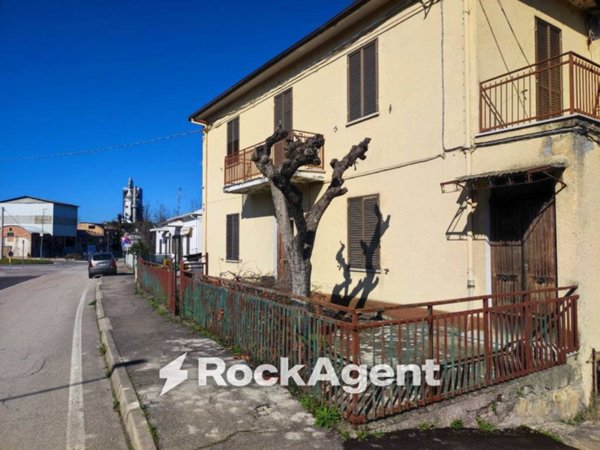 casa indipendente in vendita a Scafa in zona Pianapuccia