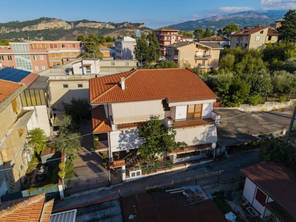 casa indipendente in vendita a Scafa