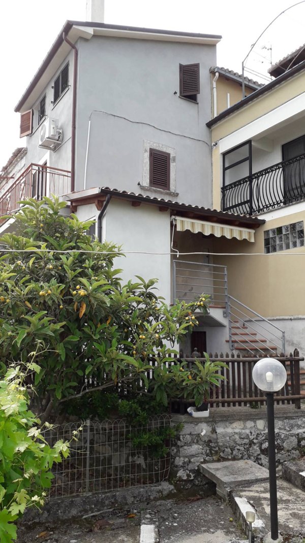 casa indipendente in vendita a Serramonacesca