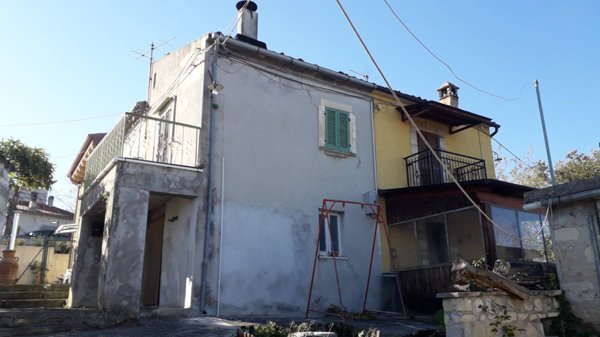 casa indipendente in vendita a Serramonacesca in zona Colle Serra