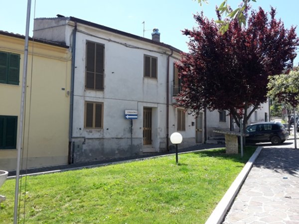 casa indipendente in vendita a Serramonacesca