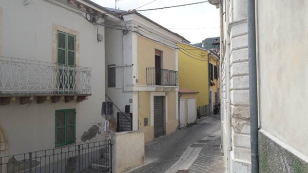 casa indipendente in vendita a Serramonacesca