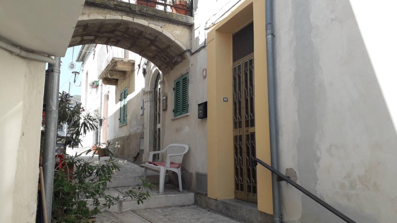 casa indipendente in vendita a Serramonacesca