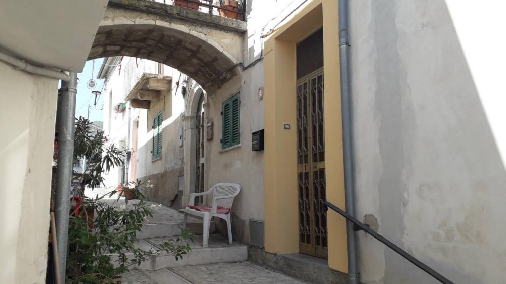casa indipendente in vendita a Serramonacesca