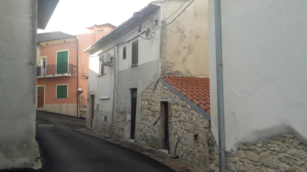 casa indipendente in vendita a Serramonacesca