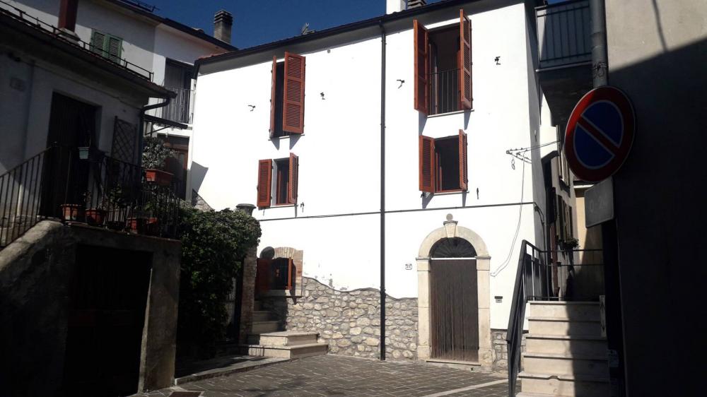 casa indipendente in vendita a Serramonacesca