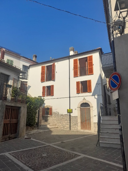 casa indipendente in vendita a Serramonacesca