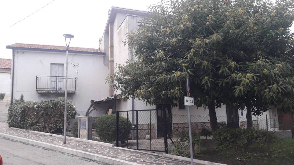 casa indipendente in vendita a Serramonacesca