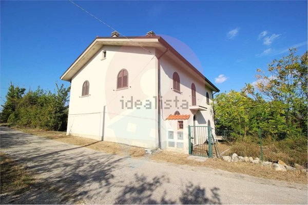 casa indipendente in vendita a Serramonacesca