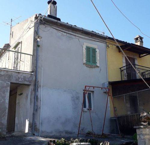 casa indipendente in vendita a Serramonacesca