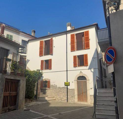 casa indipendente in vendita a Serramonacesca