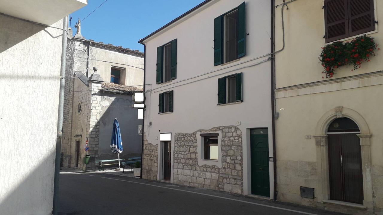 casa indipendente in vendita a Serramonacesca