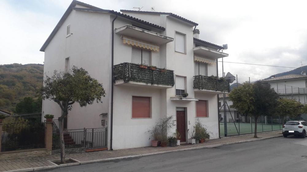 casa indipendente in vendita a Serramonacesca