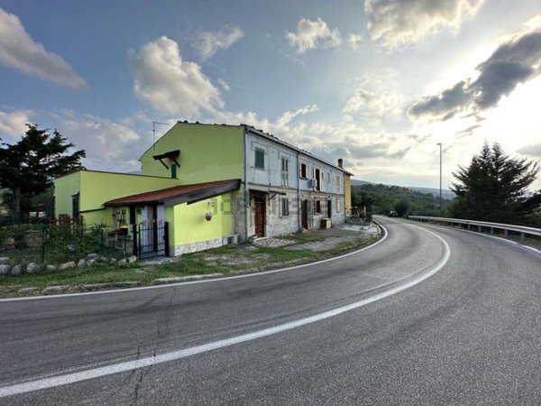 appartamento in vendita a Serramonacesca in zona Colle Serra