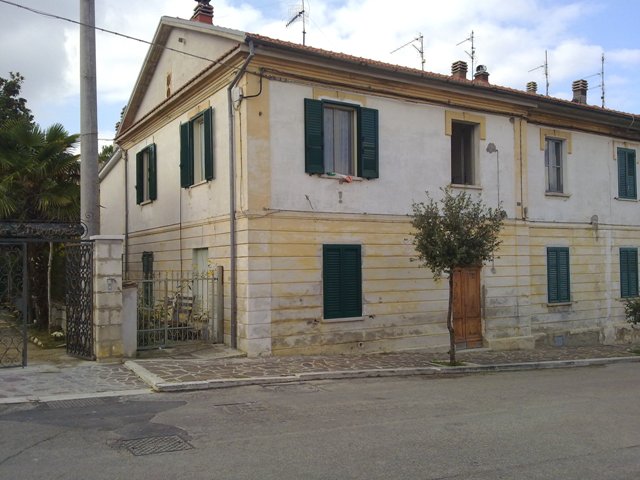 casa indipendente in vendita a Serramonacesca