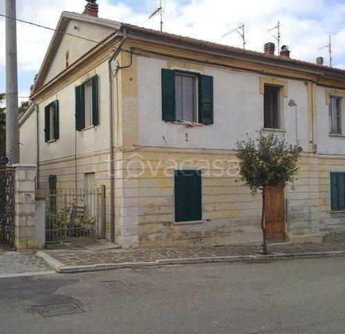 casa indipendente in vendita a Serramonacesca