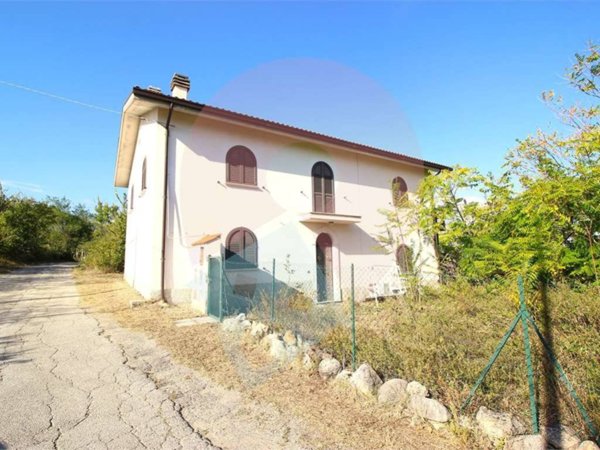 casa indipendente in vendita a Serramonacesca