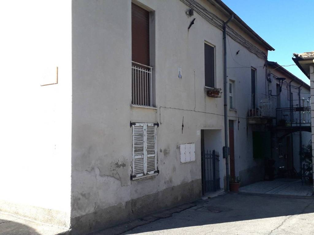casa indipendente in vendita a Serramonacesca