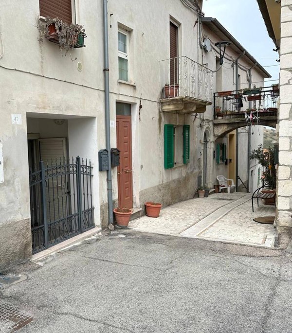 casa indipendente in vendita a Serramonacesca