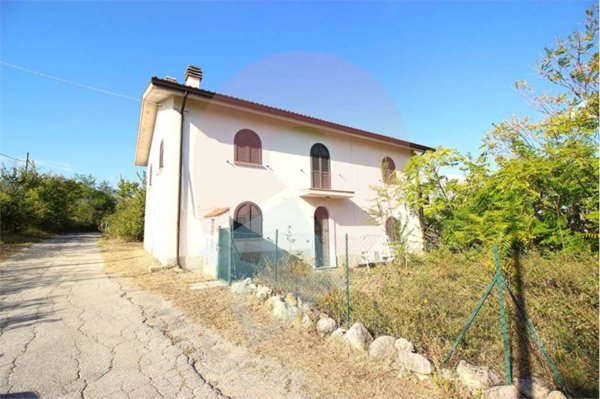 casa indipendente in vendita a Serramonacesca