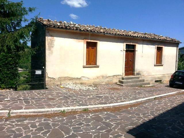 casa indipendente in vendita a Serramonacesca