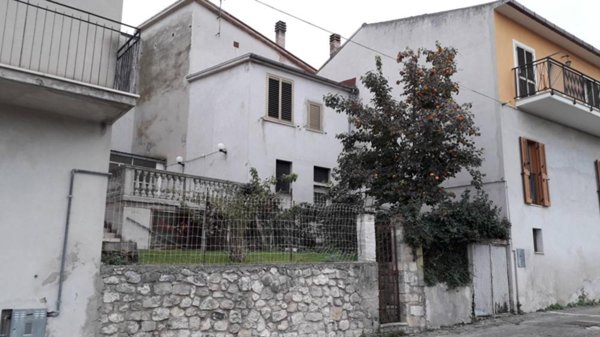 casa indipendente in vendita a Serramonacesca
