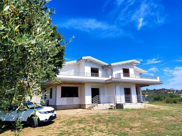 casa indipendente in vendita a Spoltore in zona Villa Raspa